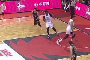 “大朗体育馆的奇迹” 广东女篮首节手感滚烫，连续高难度进球！