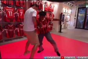 是什么让西蒙斯瞬间变脸？原来是梅西准备上场了！