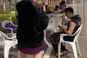 这是哪路女主持竟然有如此大🦵🦵云南玉昆的衣服还挺好看~