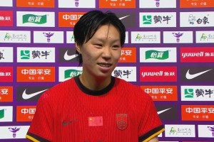 上演完美帽子戏法的女足大中锋邵子钦接受赛后采访十分害羞、青涩