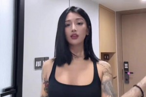 李添荣女友秀热舞：顶光战神😍