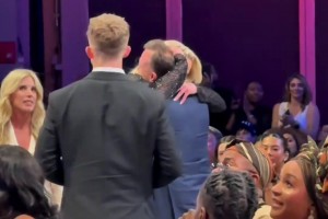 吧友们想看的正脸来了！萨格斯的女友海莉被选中后感觉快哭了🥺