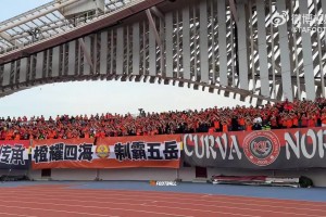 反客为主！现场泰山球迷人数压过青岛西海岸