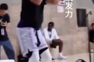 库里教你进攻技巧，控球+脚步结合制造投篮空间，成功避开防守。