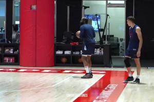 期待开门红！今日训练结束后 哈登和博格丹留下来加练底角三分