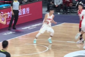 “徐中锋这篮板嗅觉太棒了！”