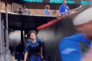 🔥浓眉空砍40分9板2助依然无缘季后赛！“蜀国之灭非将军之过”