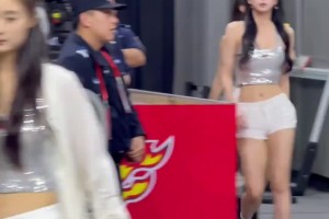 广东啦啦队小六这腿真是一米八既视感😍