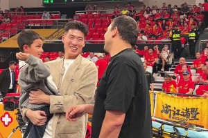 还回来做主教练吗？西热力江带儿子现身广厦主场看比赛👀