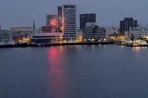 盘外招！博德闪耀球迷凌晨2点在热刺酒店外放烟花😂
