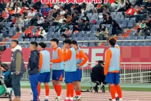补时阶段比分3:2，崔康熙保留两人换人名额，替补球员都紧张了