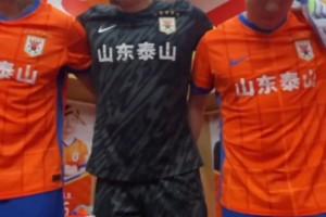 战浙江赛前王大雷更衣室喊话：为了球迷主教练，把比赛拼下来！