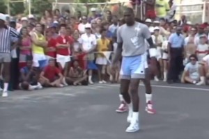 兄弟加一队不会打🤣🤣？乔丹曾和威尔金斯组队打街球