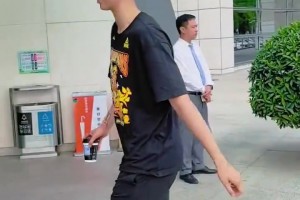 杜锋参加东莞女篮表彰大会 ！