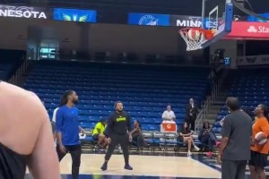 又美又能打！WNBA状佩奇迎来了常规赛正式首秀