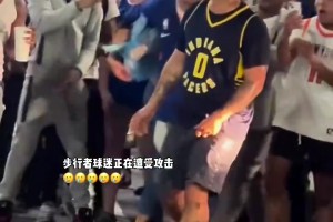 这就开始了！小伙穿着哈利伯顿球衣在纽约街头遭遇围攻😱