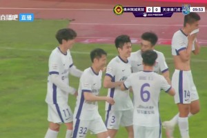 津门虎1-0领先！刘俊贤角球开出，王政豪抢点头球破门