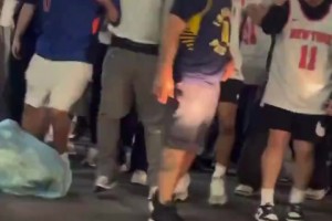 美媒鞭尸尼克斯球迷赛前围攻步行者球迷：这就是因果报应😡