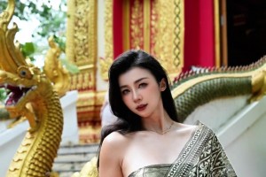 身材还是那么顶！张曼源：初来版纳还是傣妹 再来版纳已是少妇~