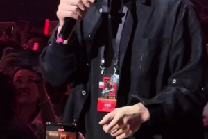 最辛酸的巧合！每隔六年 就会有人穿上这件“病服”