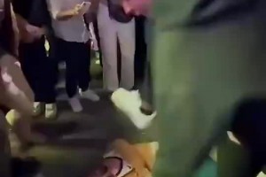 败人品行为😱尼克斯此前大胜步行者，赛后哈利娃娃遭尼球迷群殴