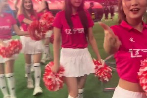 辽宁铁人如此阳光活力的美女啦啦队谁不喜欢😍