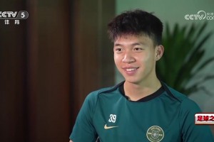 还是个孩子❗️王钰栋：打车没意思，自己能开车就像长大一样😂
