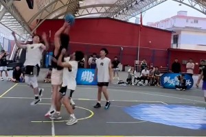 米兰球迷珍贵回忆！马尔蒂尼弗兰基球场告别之战