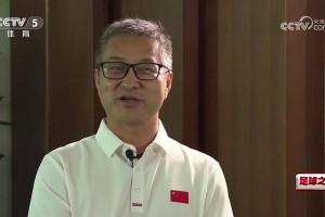 王钰栋与央视主持人谈游戏😂：你踢不过我，我利物浦英超冠军