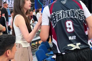 孟雅芳场边安慰杨政，有这女友，CBA还重要吗？