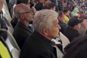 卧槽贝贝托和罗马里奥现场观战巴西比赛，怎么坐这么后面啊🫠