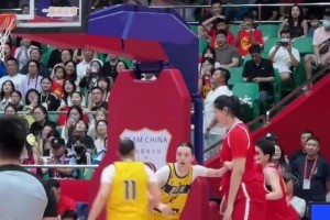 降维打击都不足以形容啊😮张子宇上场20秒就碾压式得分
