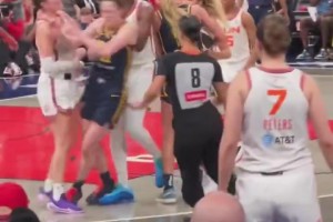 先打脸，后撞倒！WNBA球员就是这么对待她们的金饭碗的！