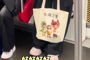 苏超太火了，小姐姐已经把太湖三傻带到了地铁上😂