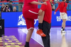 当国宝训练！教练：张子宇这大腿可真不好抱啊🤣