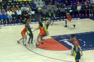 小宝渐入佳境！李月汝这掩护真的瓷实，顺下上篮也是相当丝滑！