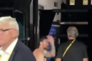 领先两球被追平！赛后梅西非常愤怒😡