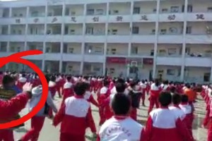 这都扒出来了！网友晒杨瀚森小学跳课间操“黑历史”🤣🤣🤣
