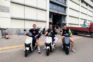 全款拿下！沈梓捷：喜提首都第一辆车 九号车队 启动~