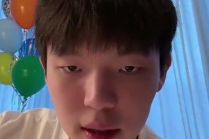 搞笑大男孩😂杨瀚森：到时候要点NBA球星签名回去分