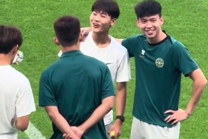 都挺帅啊！大连太子毛伟杰和浙江太子王钰栋同框