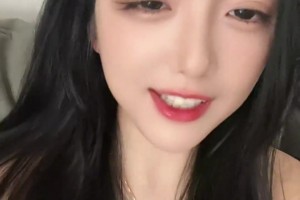 德国主教练看起来也是个演技派，这广告一镜到底竟然一次拍完了