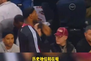 老詹：我真成追梦了？詹姆斯给库里强力掩护，库里轻松三分命中！
