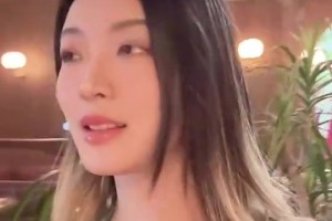 颜值很高啊！😍付豪妻子晒日常视频：运动三小时猛吃一天！