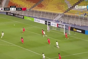 平地起惊雷😱！姚伟世界波破门，中国女足1-0领先韩国