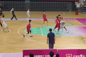 CBA经典名场面！你TM敢瞅我？
