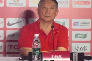 😂有多少吧友看过徐静雨的早年视频：教你如何蹭别人的烟