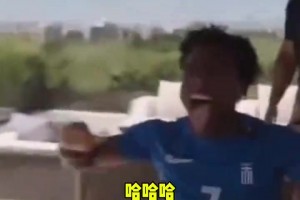 笑死！字母哥大屁股把椅子坐坏了！一旁甲亢哥大吃一惊🤣🤣