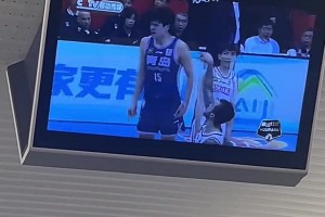 杨瀚森真的是火了，连高铁都在放他的比赛集锦😍😍😍