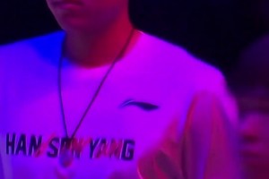 杨翰森来到wtt现场为王楚钦比赛挑边，1米八多的大头秒变小手办！